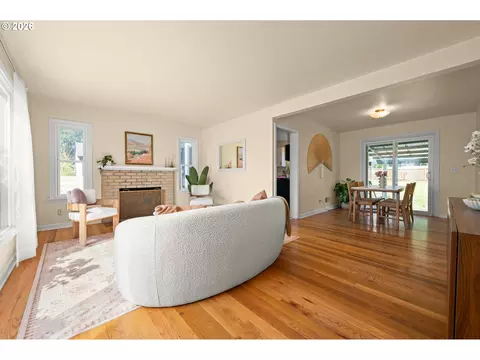 Living - 2661 Harris St, Eugene, OR 97405 photo 1 of 5