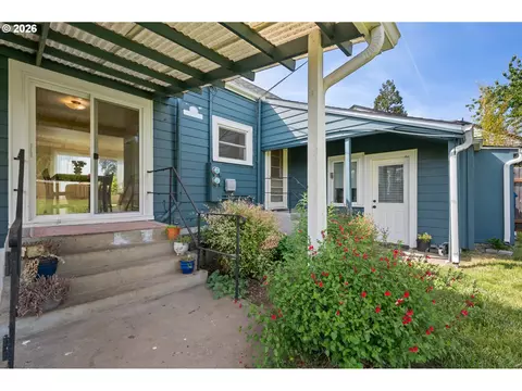Exterior - 2661 Harris St, Eugene, OR 97405 photo 5 of 9