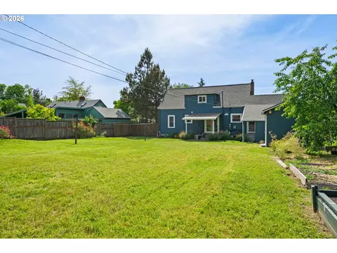 Exterior - 2661 Harris St, Eugene, OR 97405 photo 8 of 9
