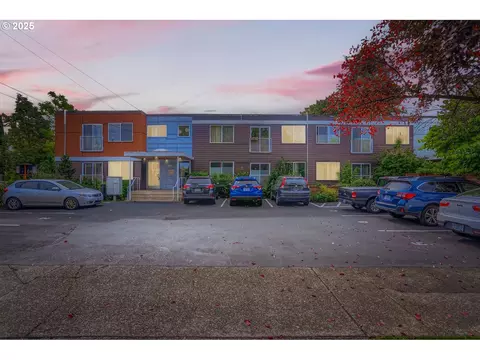 3866 SE Taylor St #202, Portland, OR 97214