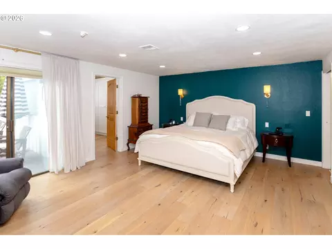 Bedroom - 2496 Panorama Dr, Eugene, OR 97405 photo 4 of 10