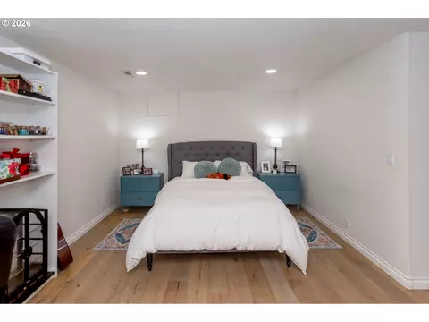 Bedroom - 2496 Panorama Dr, Eugene, OR 97405 photo 10 of 10