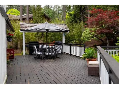 Exterior - 2496 Panorama Dr, Eugene, OR 97405 photo 6 of 11