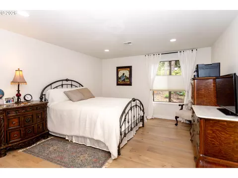 Bedroom - 2496 Panorama Dr, Eugene, OR 97405 photo 2 of 10