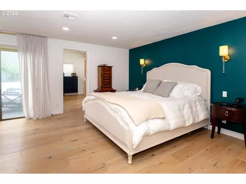 Bedroom - 2496 Panorama Dr, Eugene, OR 97405 photo 6 of 10
