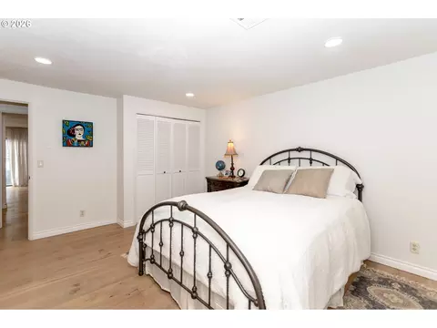 Bedroom - 2496 Panorama Dr, Eugene, OR 97405 photo 3 of 10