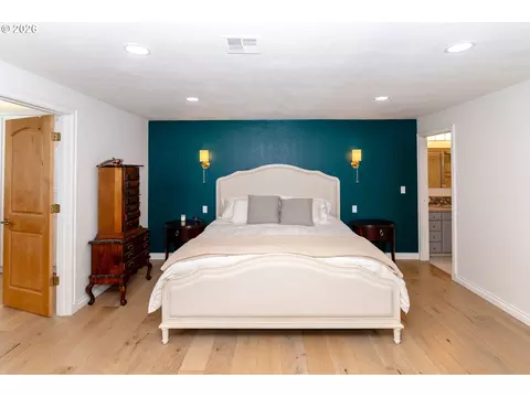 Bedroom - 2496 Panorama Dr, Eugene, OR 97405 photo 5 of 10