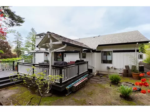 Exterior - 2496 Panorama Dr, Eugene, OR 97405 photo 7 of 11