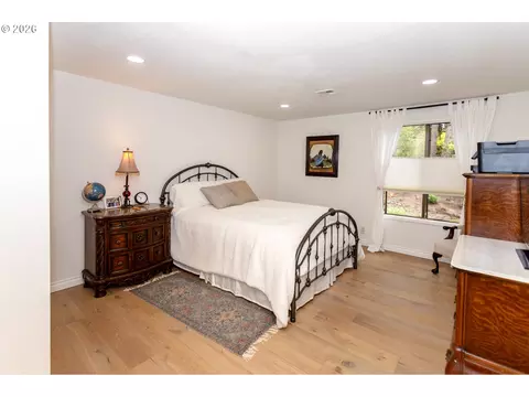 Bedroom - 2496 Panorama Dr, Eugene, OR 97405 photo 1 of 10