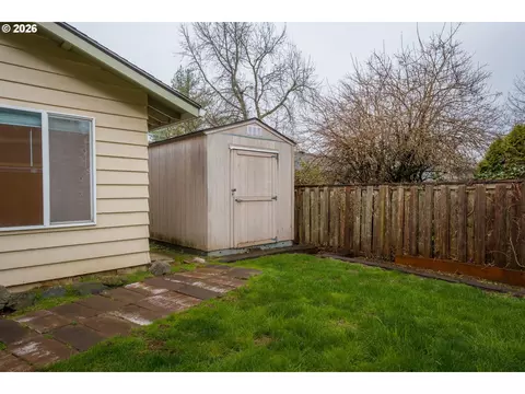 Exterior - 2320 NE Rene Ave, Gresham, OR 97030 photo 5 of 6