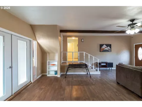 Entry Way - 715 W Coe Ave, Stanfield, OR 97875 photo 1 of 2