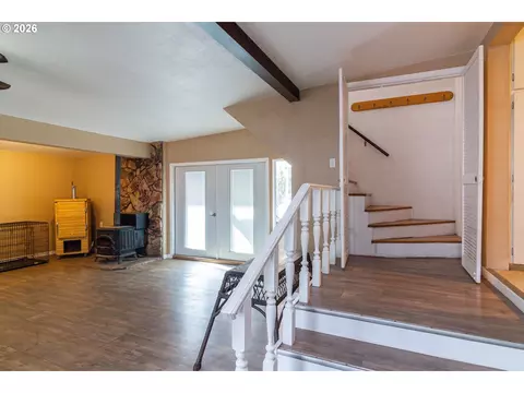 Entry Way - 715 W Coe Ave, Stanfield, OR 97875 photo 2 of 2