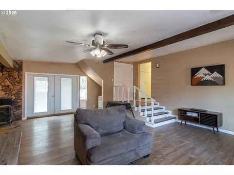Living - 715 W Coe Ave, Stanfield, OR 97875 photo 2 of 4