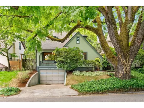 3876 NE Glisan St, Portland, OR 97232