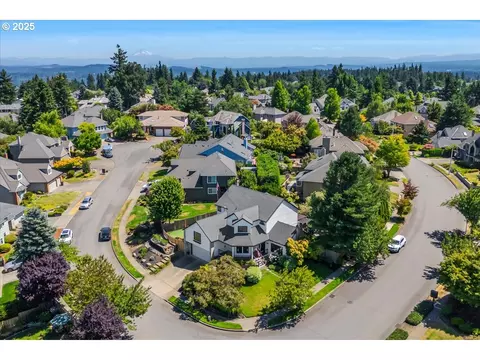 1851 Churchill Ter, West Linn, OR 97068