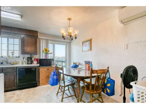 Dining - 810 SW 10th St, Pendleton, OR 97801 photo 1 of 1
