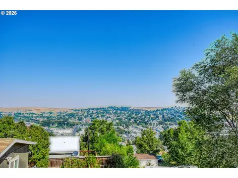 View/Area - 810 SW 10th St, Pendleton, OR 97801 photo 1 of 1