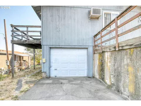 Exterior - 810 SW 10th St, Pendleton, OR 97801 photo 3 of 3