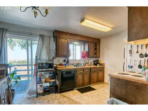 Kitchen - 810 SW 10th St, Pendleton, OR 97801 photo 1 of 4