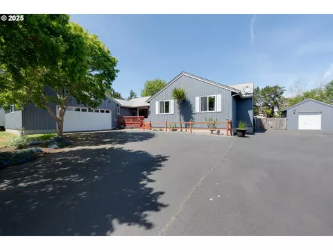 90526 Birdie Dr, Warrenton, OR 97146