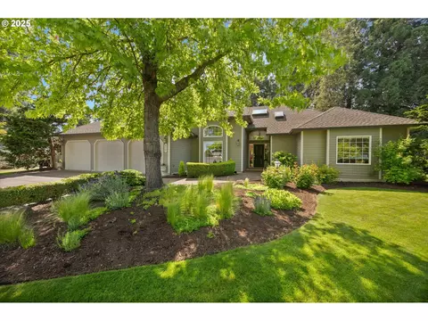 410 S Pershing St, Mount Angel, OR 97362
