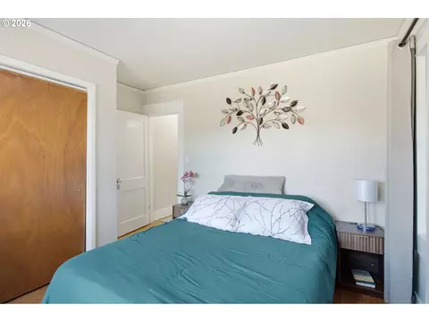 Bedroom - 126 E 19th Ave, Eugene, OR 97401 photo 2 of 5
