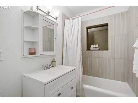Bath - 126 E 19th Ave, Eugene, OR 97401 photo 1 of 2
