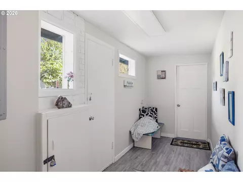 Entry Way - 126 E 19th Ave, Eugene, OR 97401 photo 2 of 2