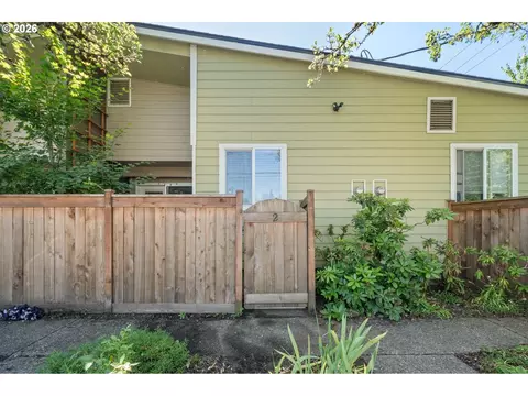 7302 N New York Ave #2, Portland, OR 97203