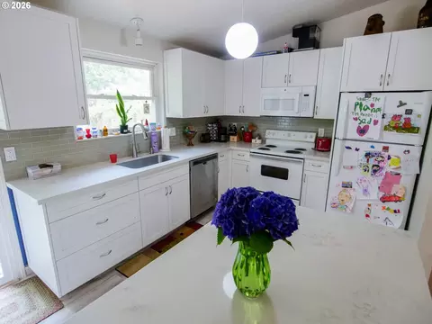 Kitchen - 3635 SE 24th Ct, Gresham, OR 97080 photo 1 of 4