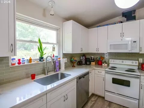 Kitchen - 3635 SE 24th Ct, Gresham, OR 97080 photo 3 of 4