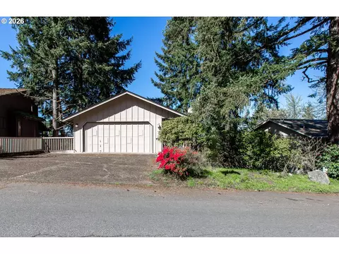 Exterior - 992 Sunset Dr, Springfield, OR 97477 photo 2 of 7