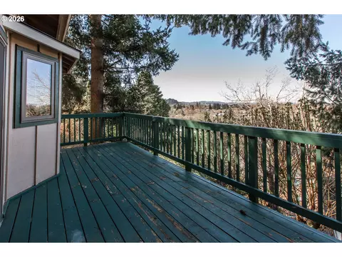 Exterior - 992 Sunset Dr, Springfield, OR 97477 photo 4 of 7