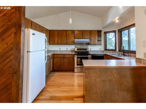 Kitchen - 992 Sunset Dr, Springfield, OR 97477 photo 1 of 5