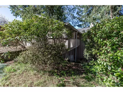 Exterior - 992 Sunset Dr, Springfield, OR 97477 photo 7 of 7