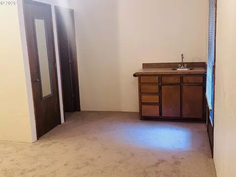 Other - 992 Sunset Dr, Springfield, OR 97477 photo 5 of 5
