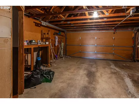 Other - 992 Sunset Dr, Springfield, OR 97477 photo 3 of 5