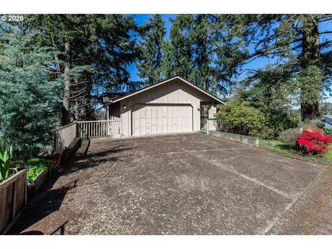 992 Sunset Dr, Springfield, OR 97477