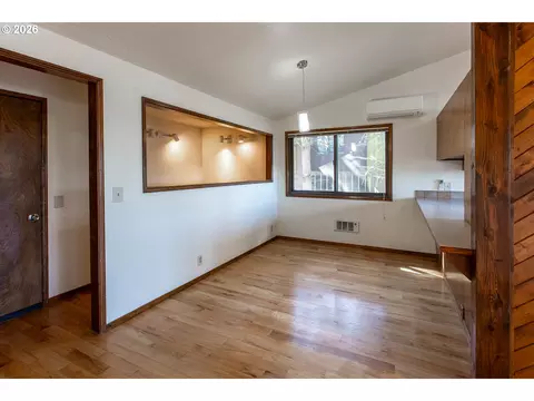Other - 992 Sunset Dr, Springfield, OR 97477 photo 1 of 5