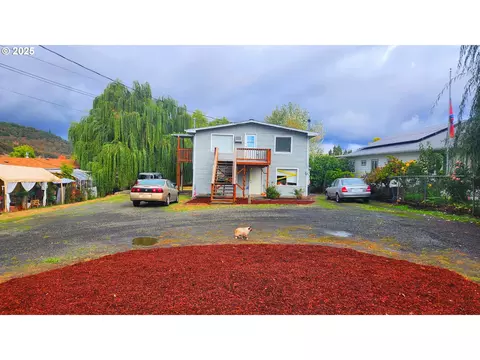 260 Pleasant Ave, Roseburg, OR 97470