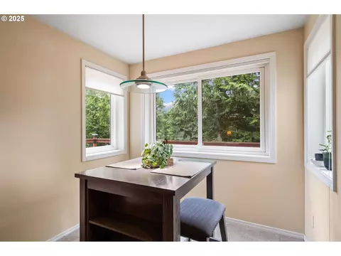 Dining - 3010 SW Phyllis Dr, Gresham, OR 97080 photo 3 of 5