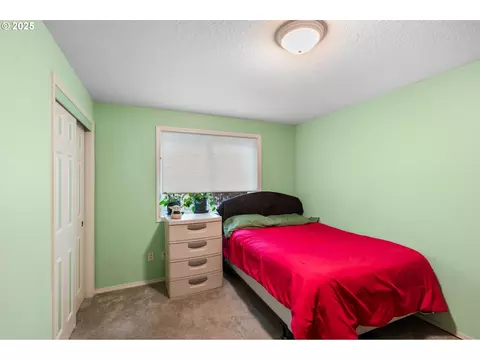 Bedroom - 3010 SW Phyllis Dr, Gresham, OR 97080 photo 1 of 8