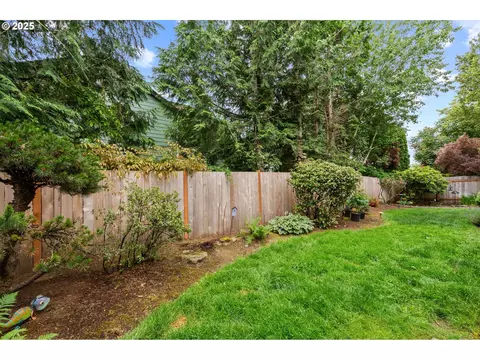 Exterior - 3010 SW Phyllis Dr, Gresham, OR 97080 photo 4 of 8