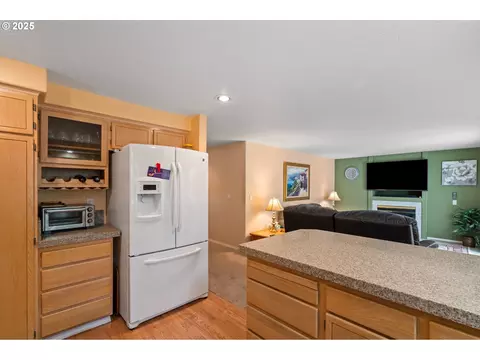 Kitchen - 3010 SW Phyllis Dr, Gresham, OR 97080 photo 7 of 7