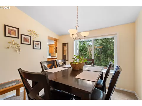 Dining - 3010 SW Phyllis Dr, Gresham, OR 97080 photo 1 of 5