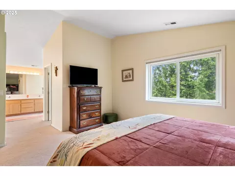 Bedroom - 3010 SW Phyllis Dr, Gresham, OR 97080 photo 8 of 8