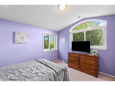 Bedroom - 3010 SW Phyllis Dr, Gresham, OR 97080 photo 4 of 8