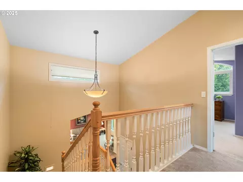 Entry Way - 3010 SW Phyllis Dr, Gresham, OR 97080 photo 1 of 2