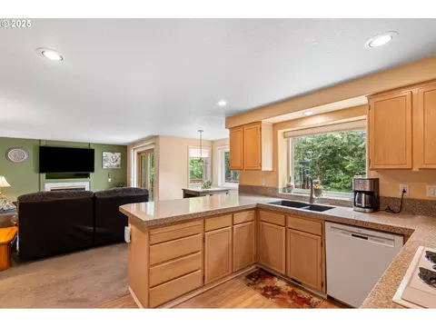 Kitchen - 3010 SW Phyllis Dr, Gresham, OR 97080 photo 1 of 7