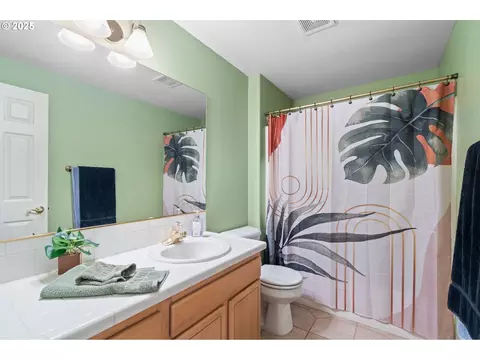 Bath - 3010 SW Phyllis Dr, Gresham, OR 97080 photo 1 of 7